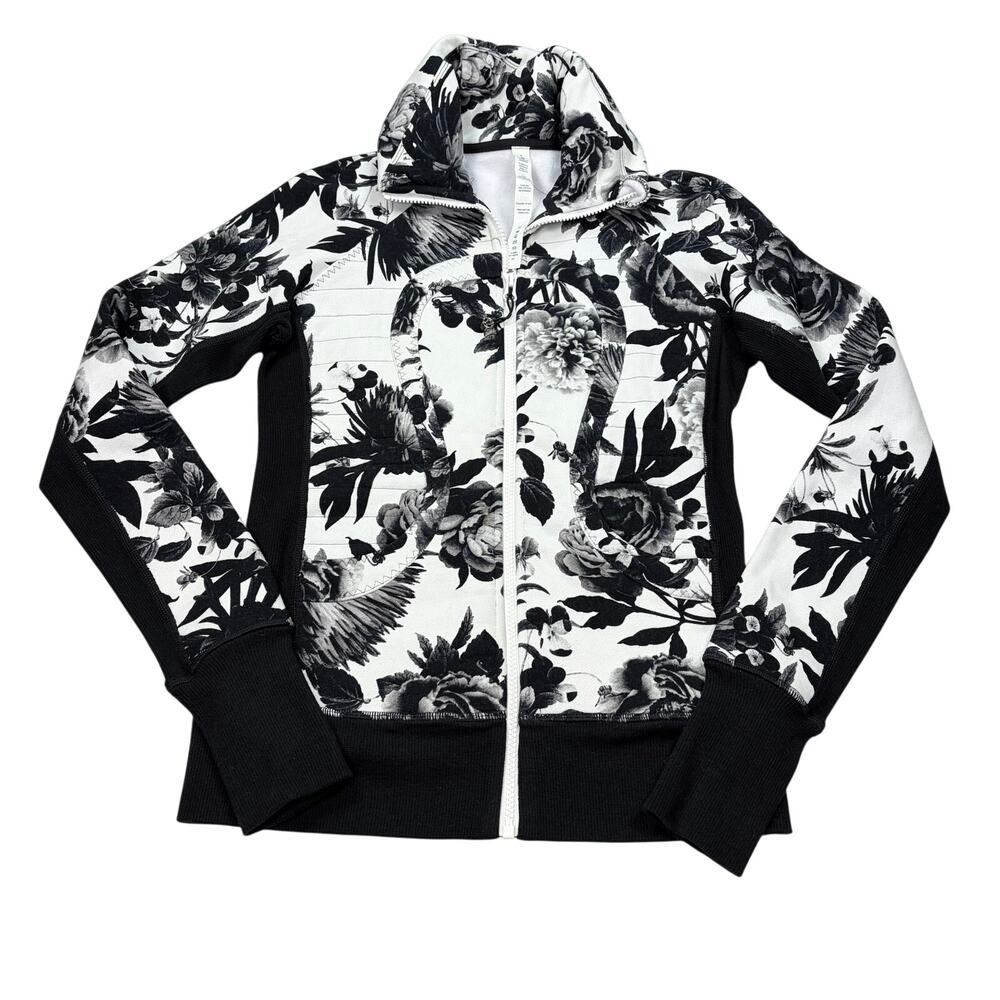 NWOT lululemon womens Calm & Cozy Jacket brisk bloom pattern. Size 4. athleisure
